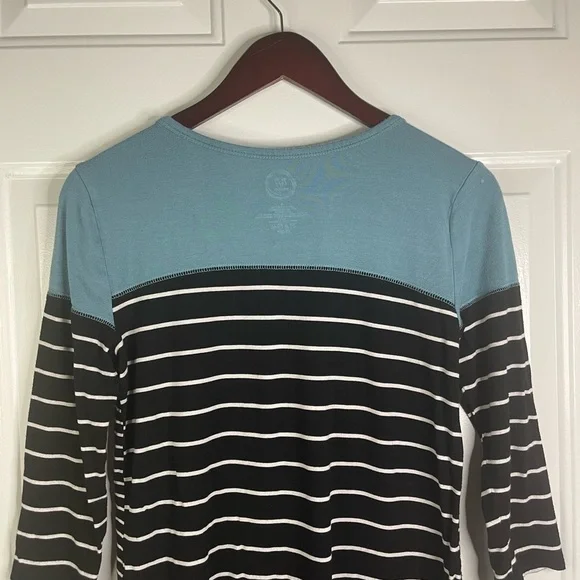 Maurice striped top with 3/4 length sleeve. Has‎ a solid color on top. - Picture 5 of 7